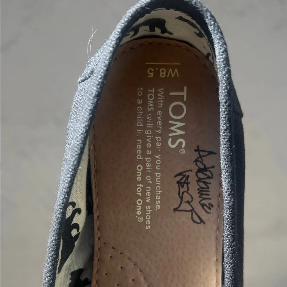 Hand painted TOMS with Monarch Butterfly design - Picture 2 of 7